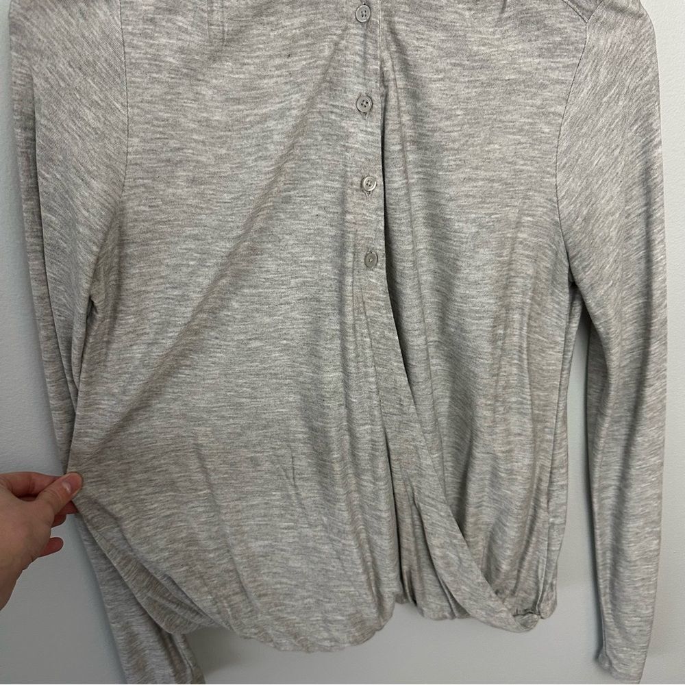Banana Republic Grey Wrap Front Button-Down Blouse Size Small Minimalist Basic - Picture 3 of 13